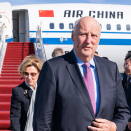 King Harald and Queen Sonja arrive in Dunhuang 11 October. Photo: Heiko Junge, NTB scanpix